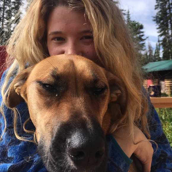 Meet your Posher, Malia - Picture 3 of 5